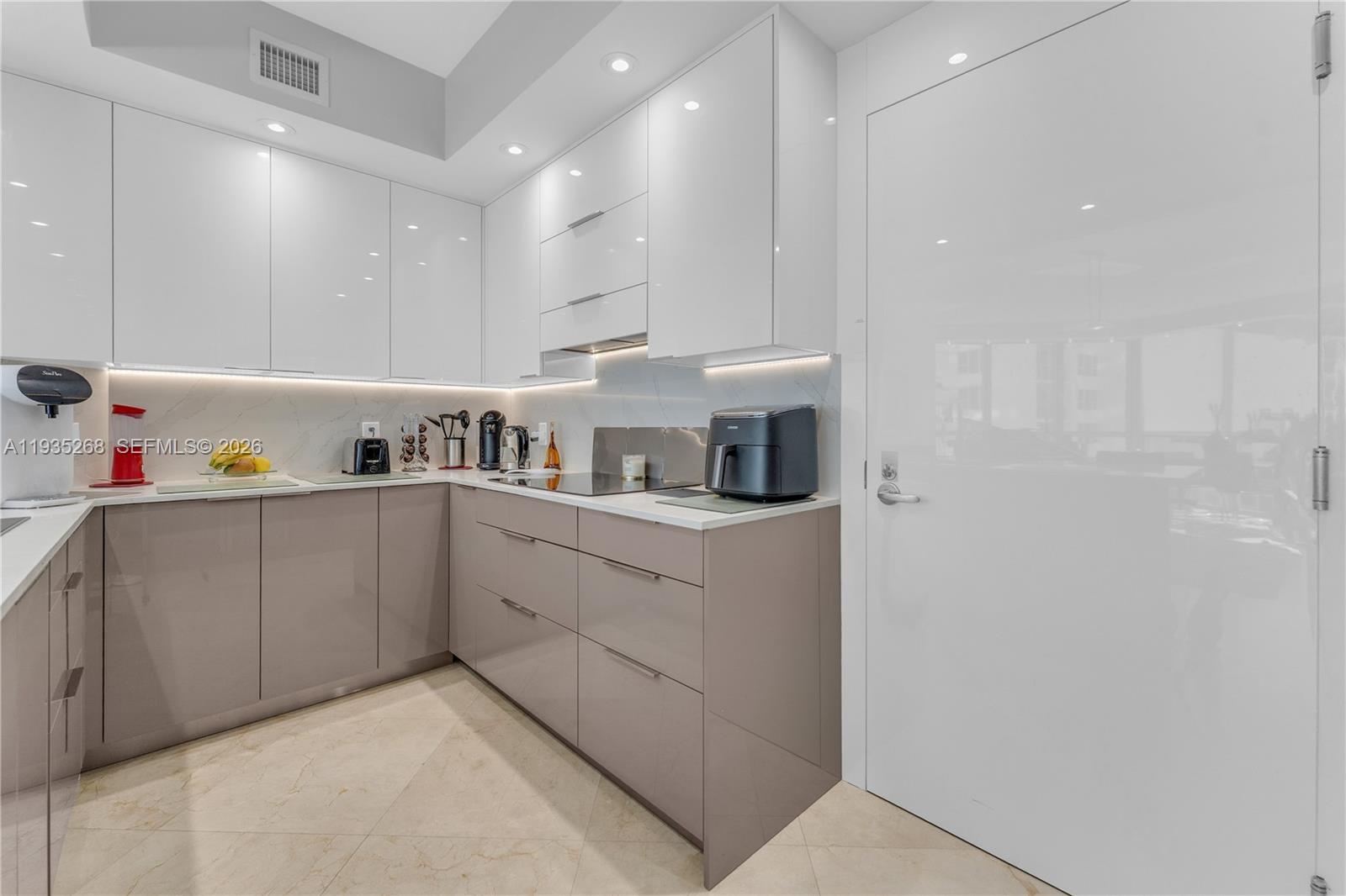 3101 S Ocean Dr # 606