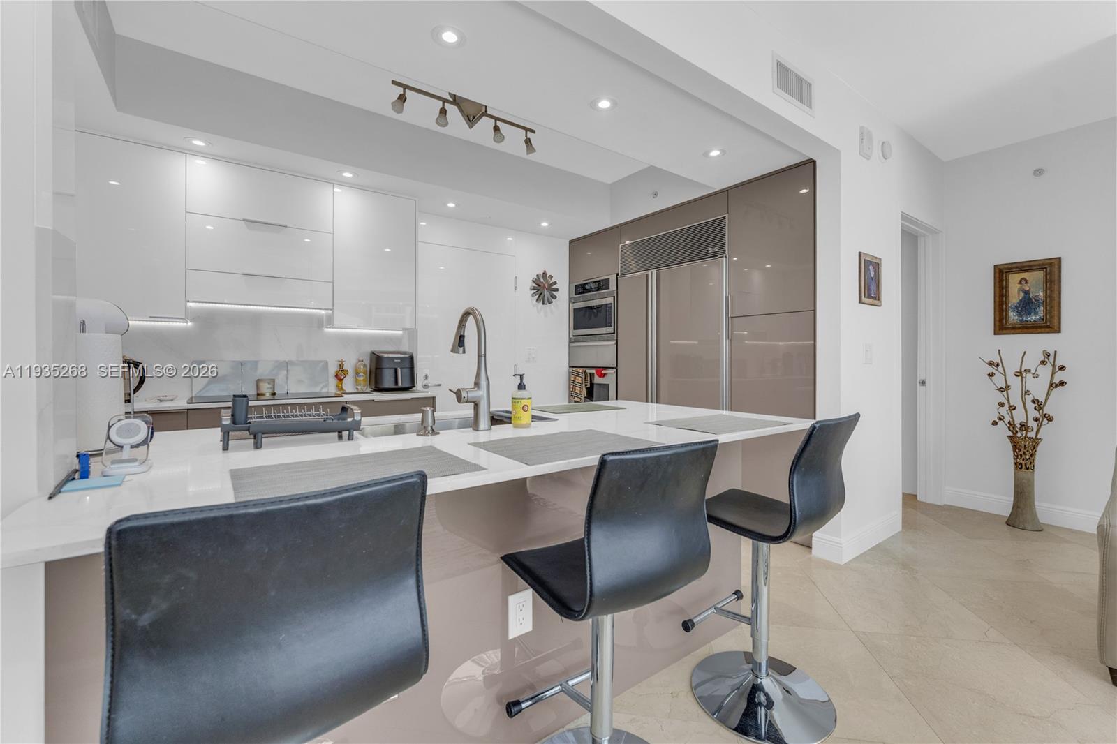 3101 S Ocean Dr # 606