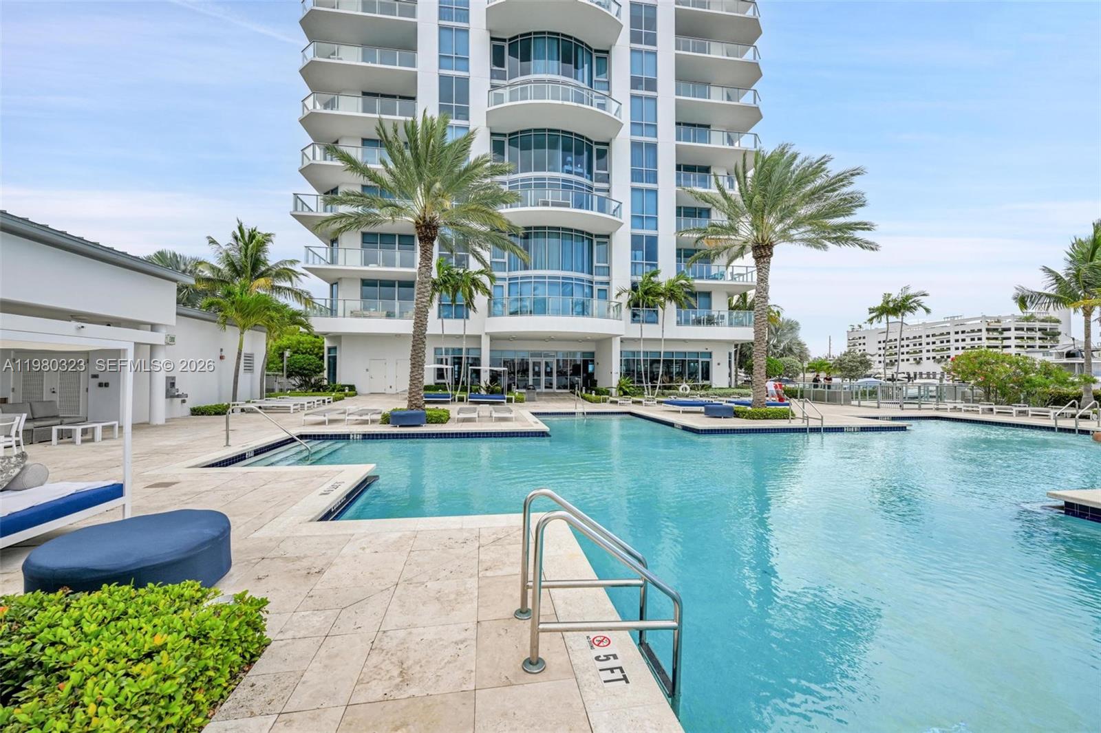 17111 Biscayne Blvd # 207