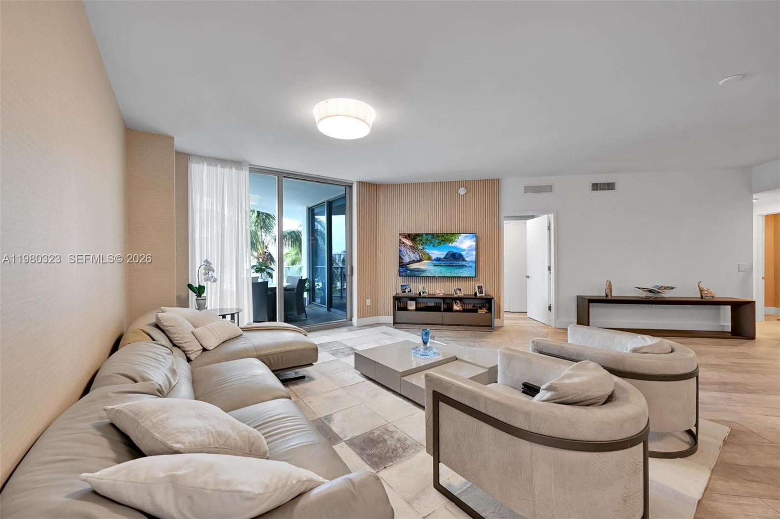 17111 Biscayne Blvd # 207