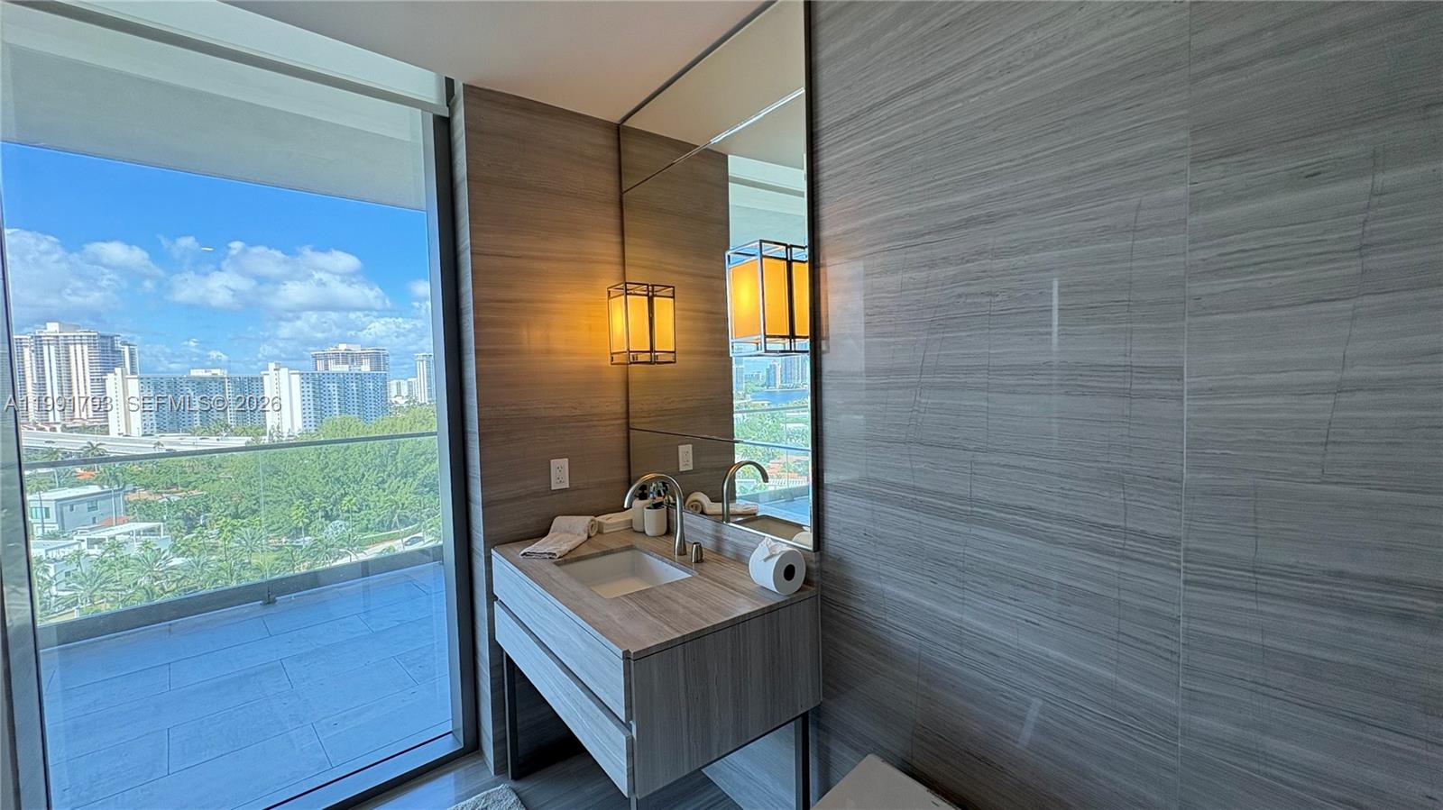 18975 Collins Ave # 905