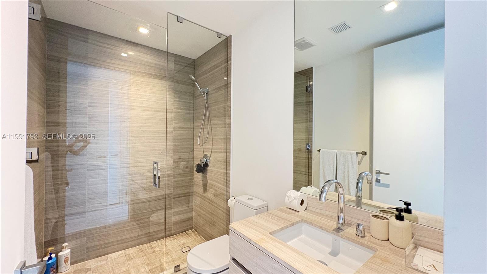 18975 Collins Ave # 905