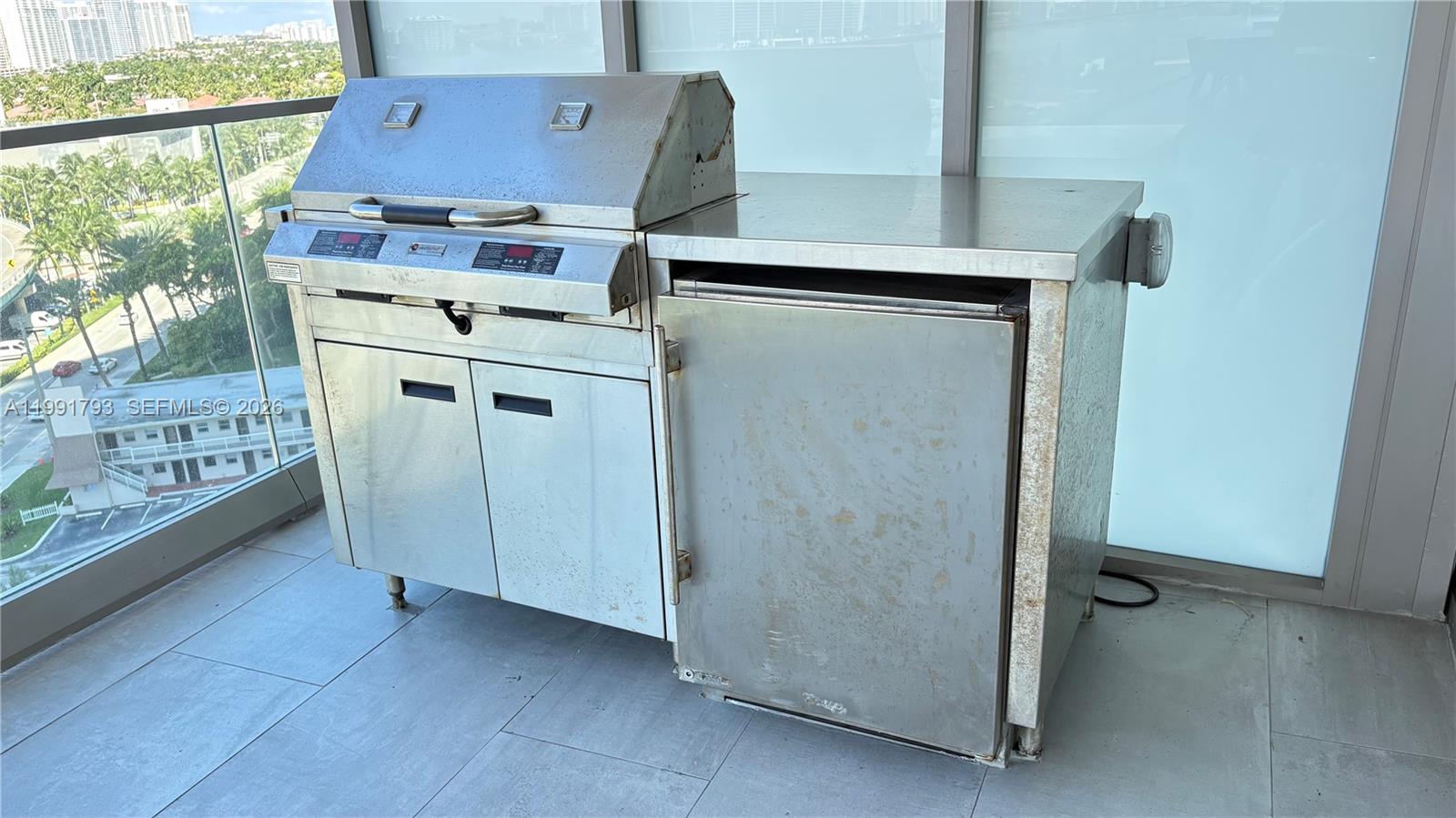 18975 Collins Ave # 905