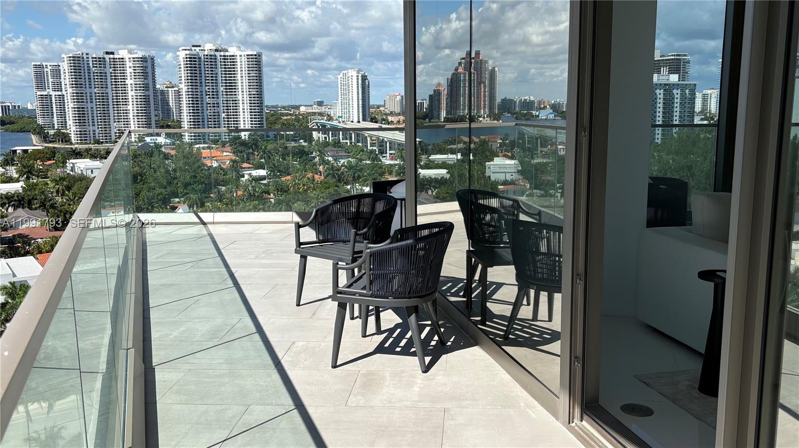 18975 Collins Ave # 905