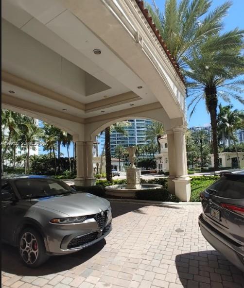 20000 E Country Club Dr # 201