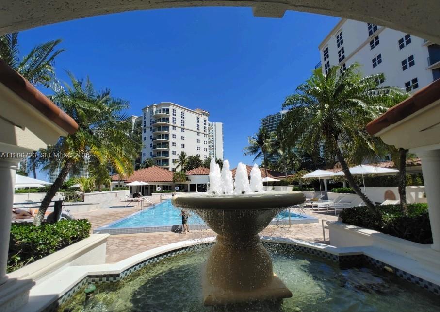 20000 E Country Club Dr # 201