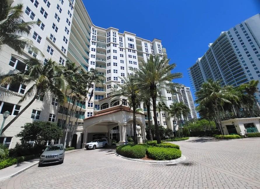 20000 E Country Club Dr # 201