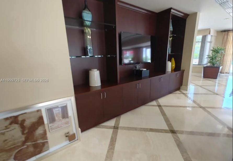 20000 E Country Club Dr # 201