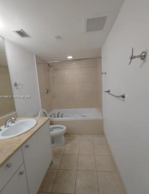 20000 E Country Club Dr # 201