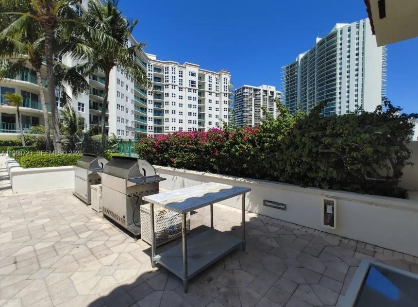 20000 E Country Club Dr # 201