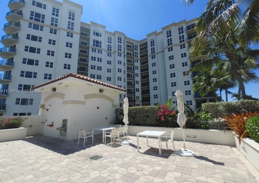 20000 E Country Club Dr # 201