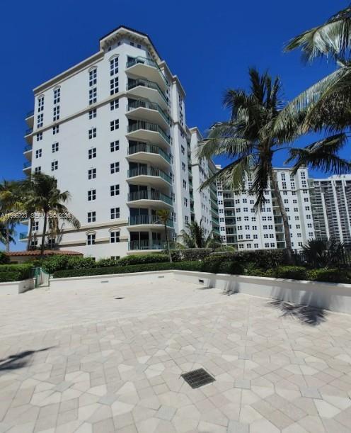 20000 E Country Club Dr # 201