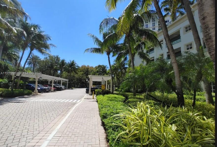 20000 E Country Club Dr # 201