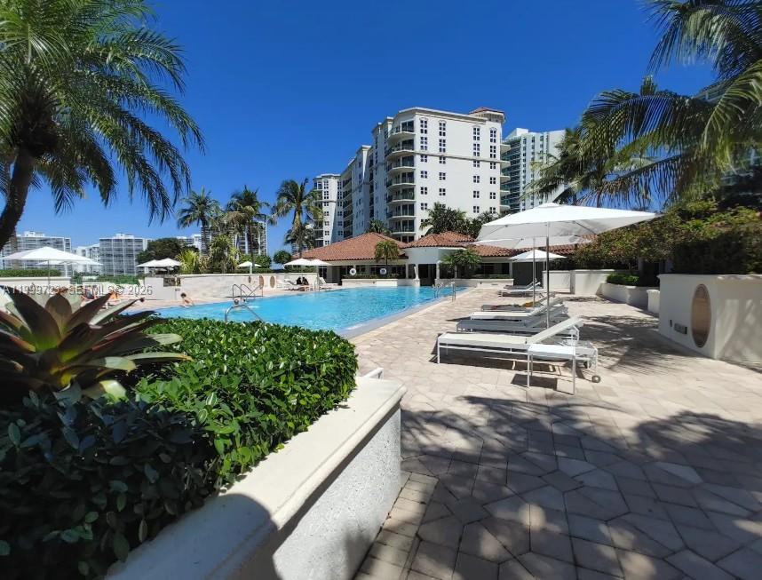 20000 E Country Club Dr # 201