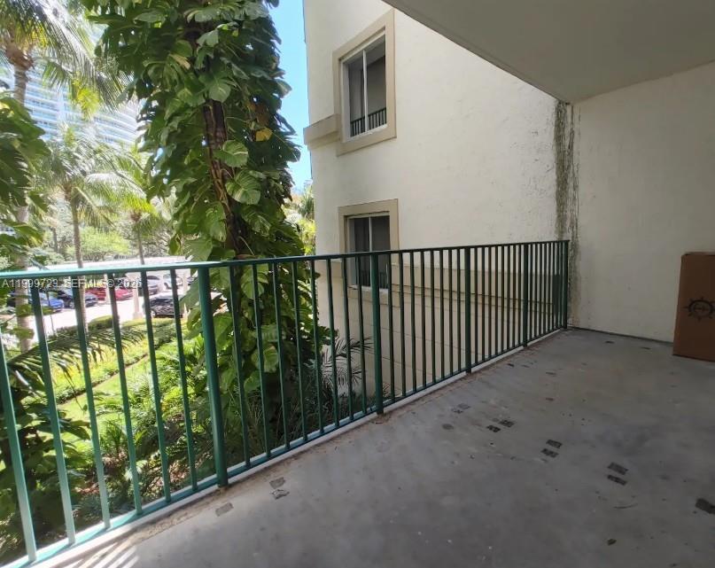 20000 E Country Club Dr # 201