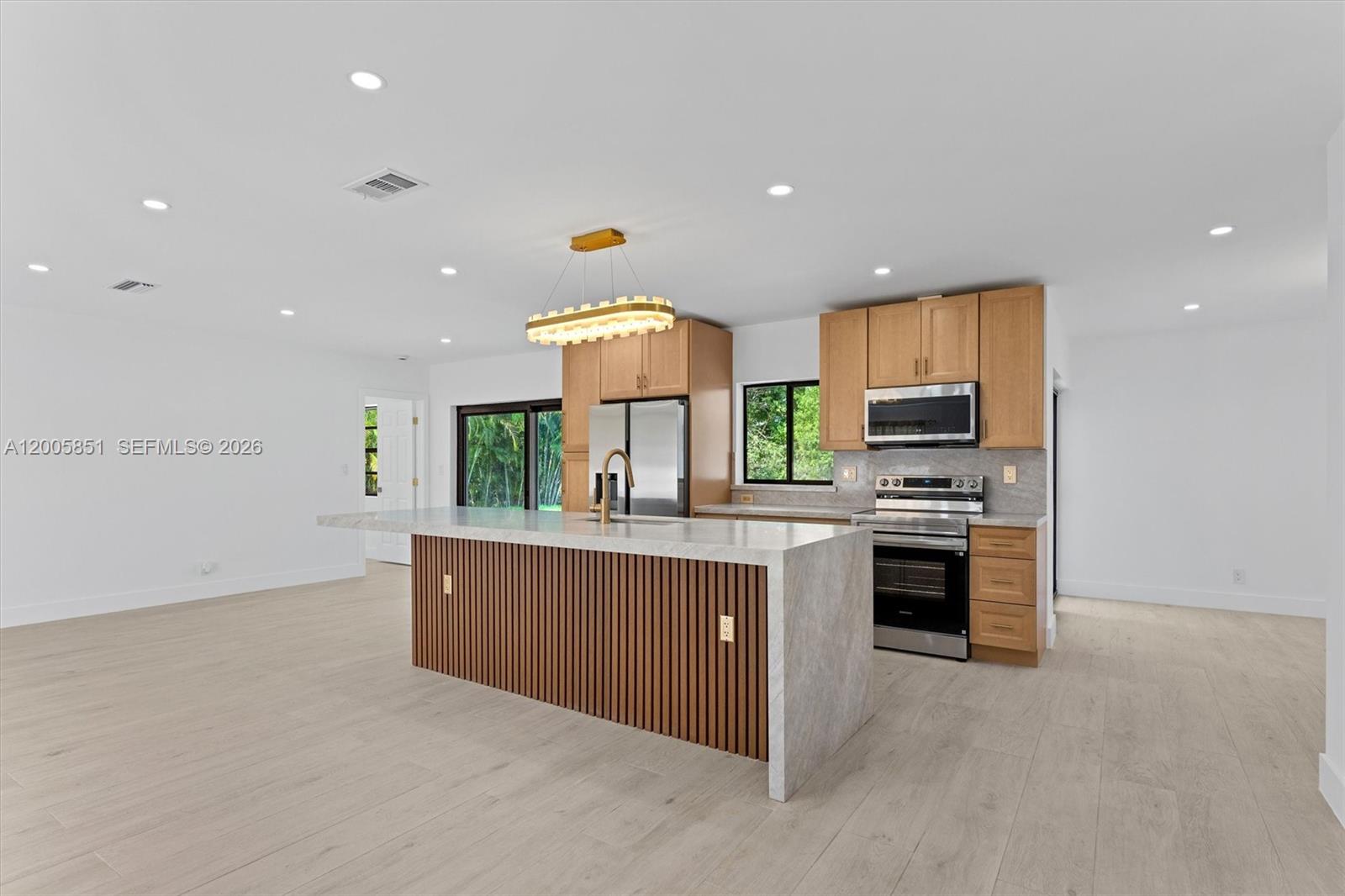 401 SW 63rd Ter
