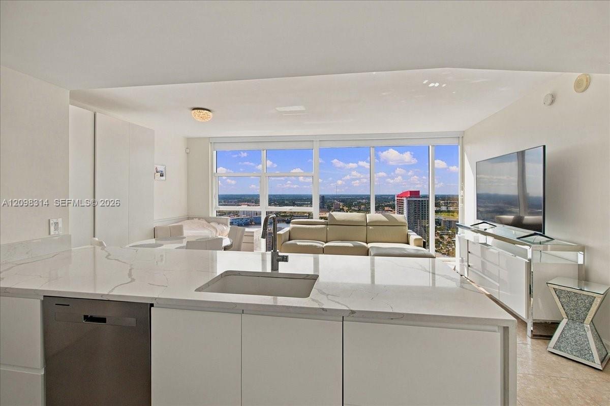 1830 S Ocean Dr # 3607