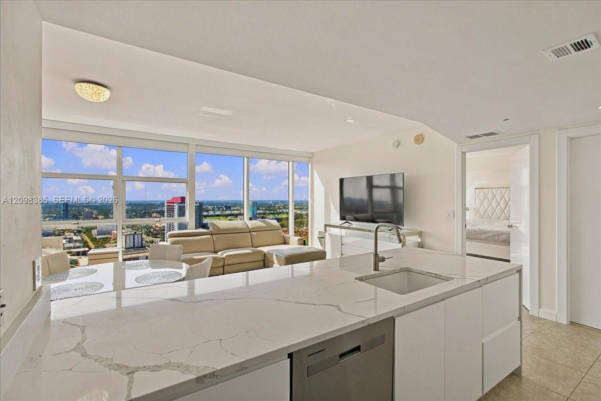1830 S Ocean Dr # 3607