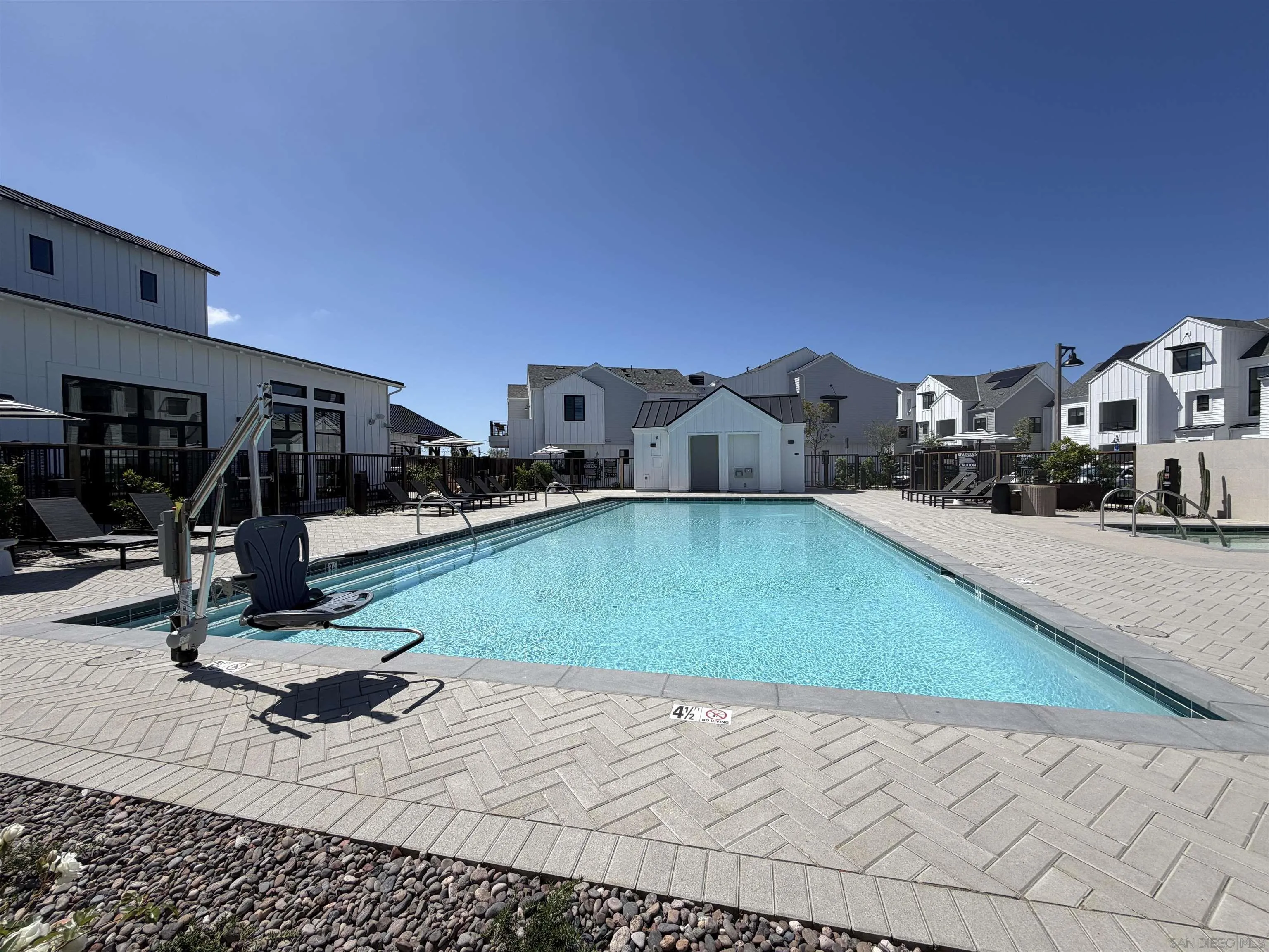1226 Molara Lane