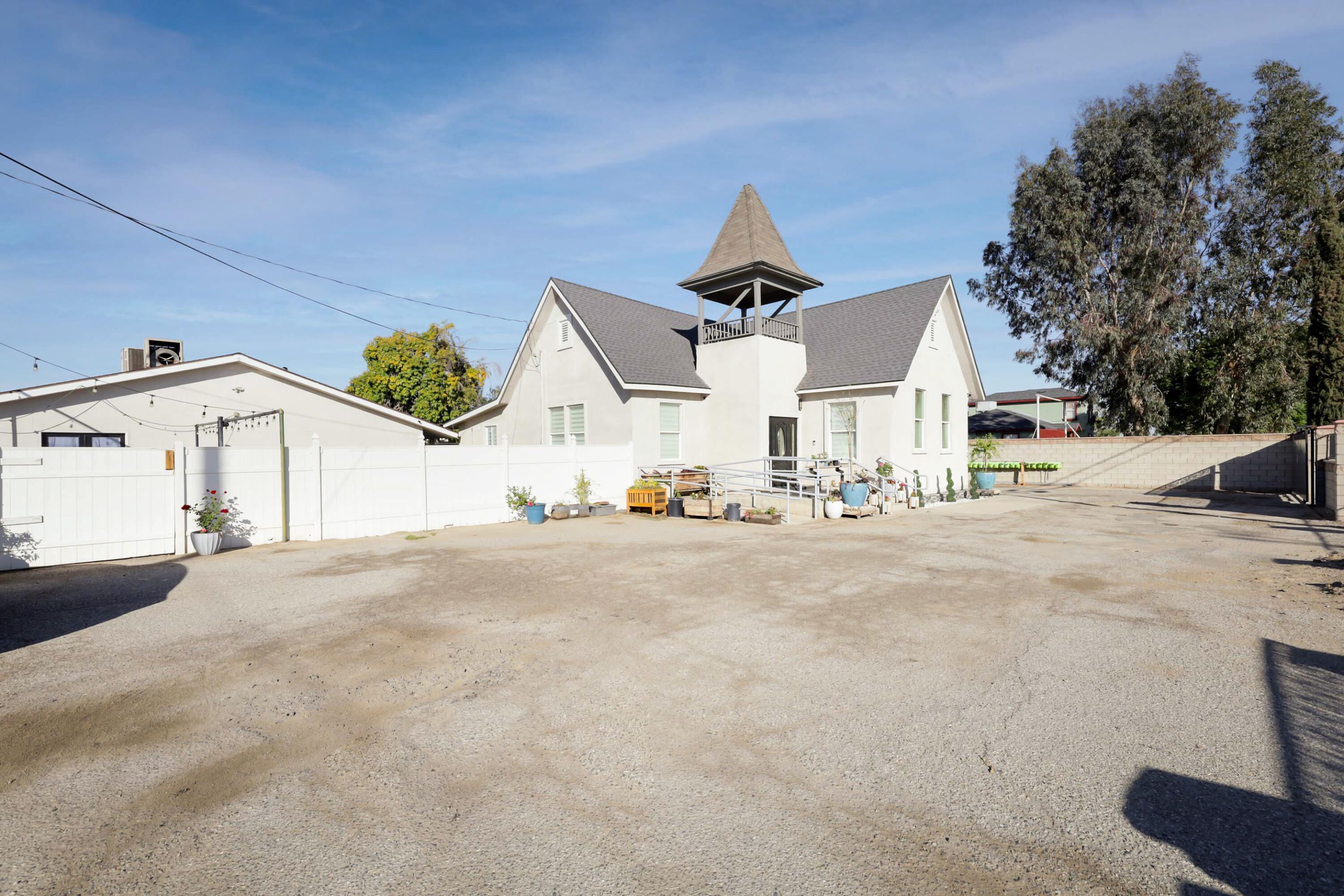 4620 Taft Highway