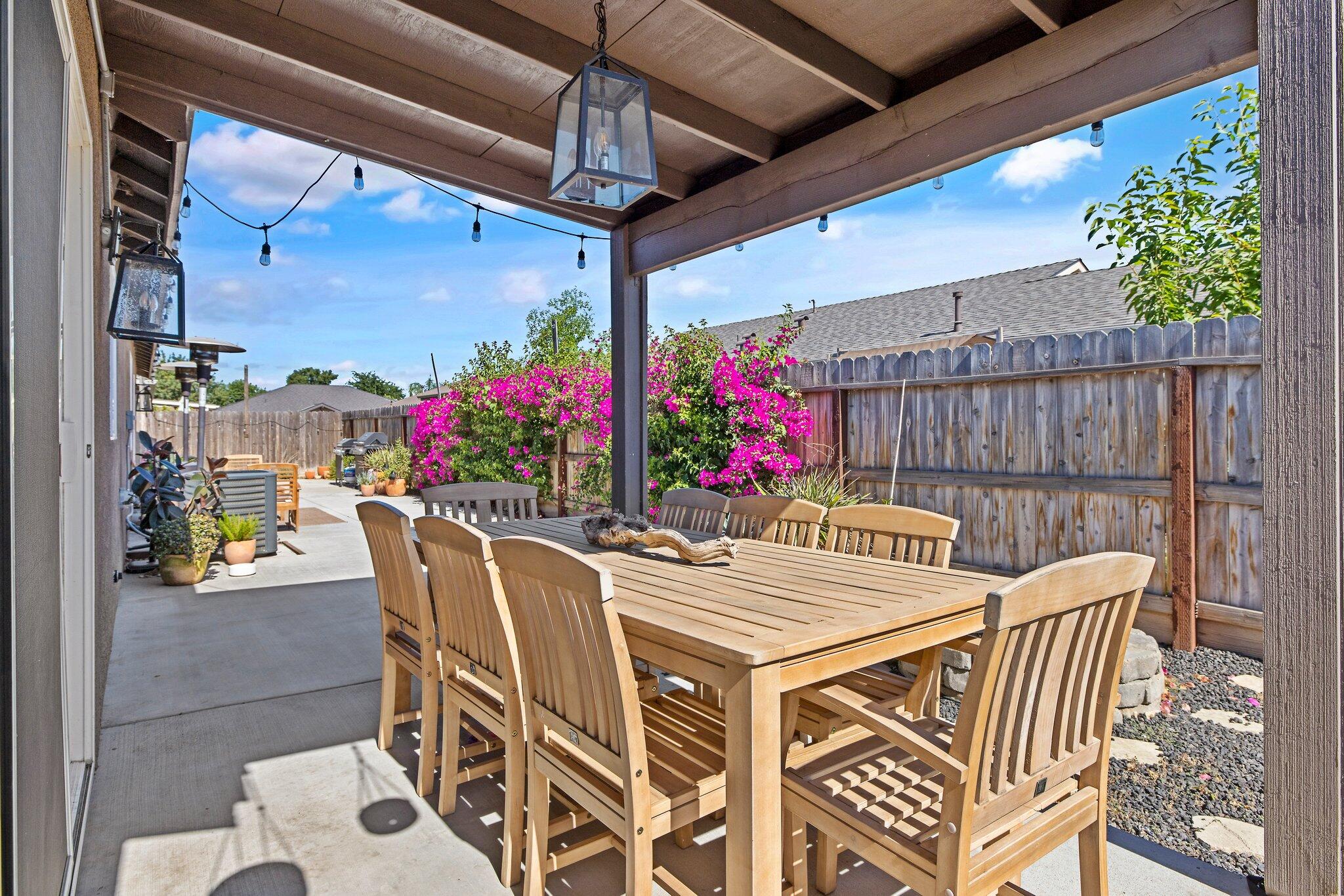 810 W Perez Avenue