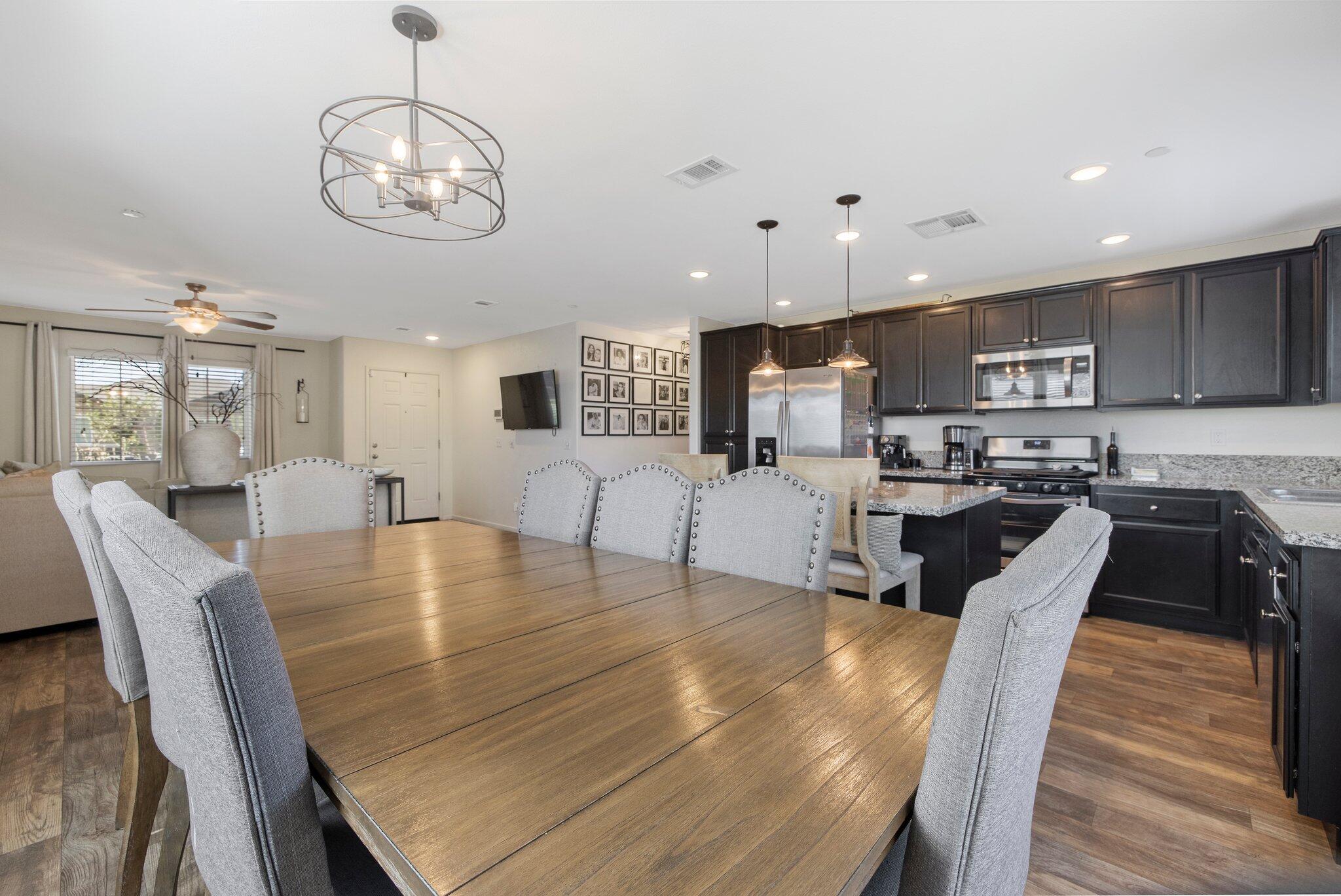 810 W Perez Avenue