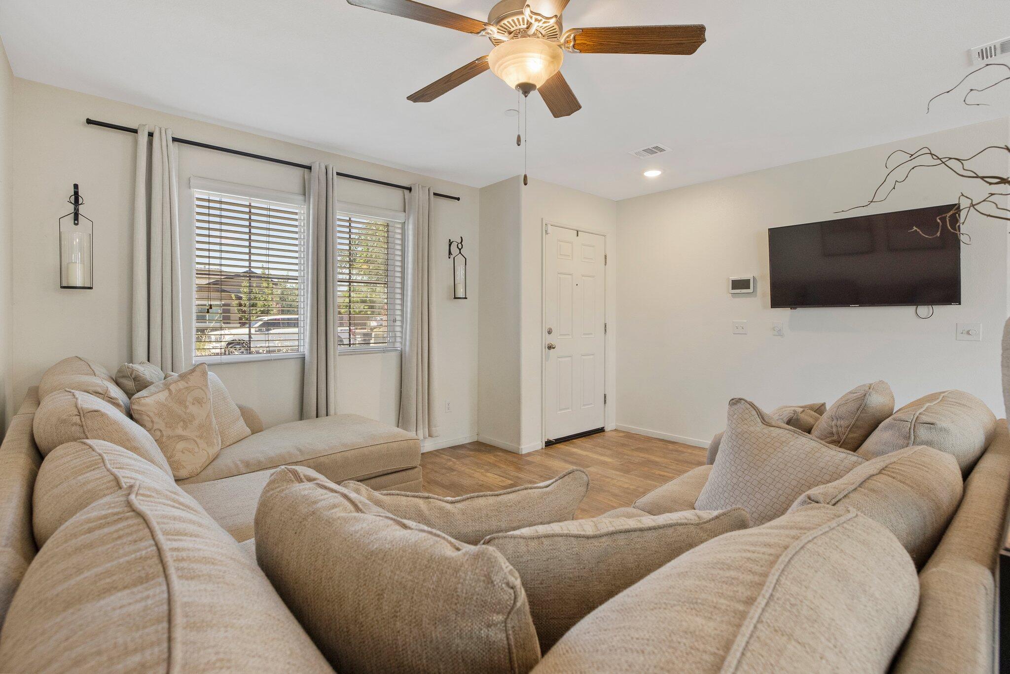 810 W Perez Avenue