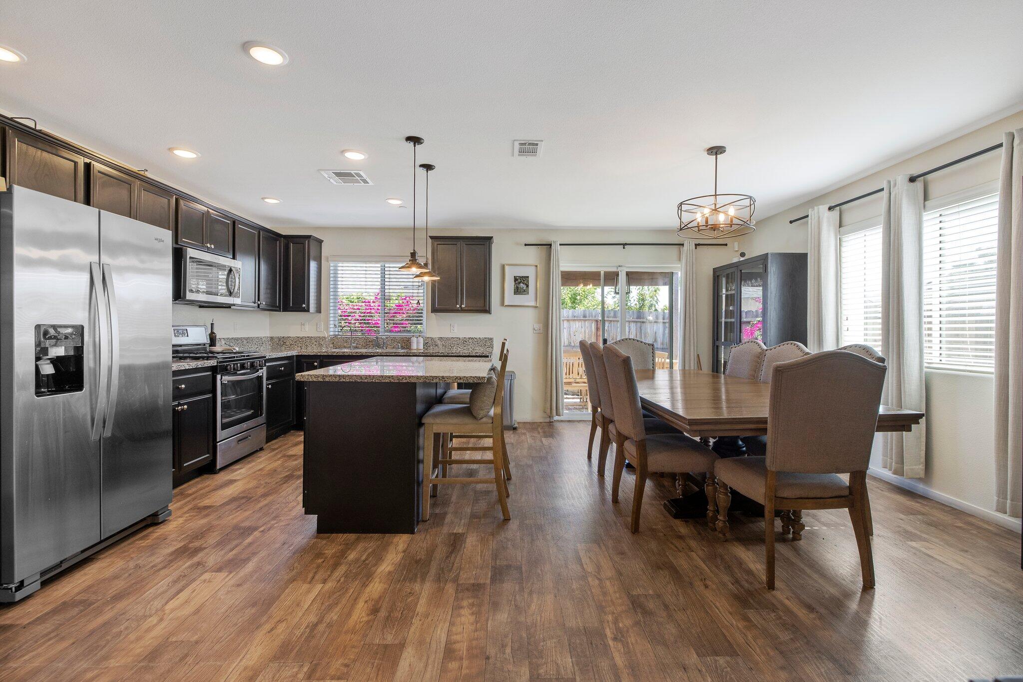 810 W Perez Avenue