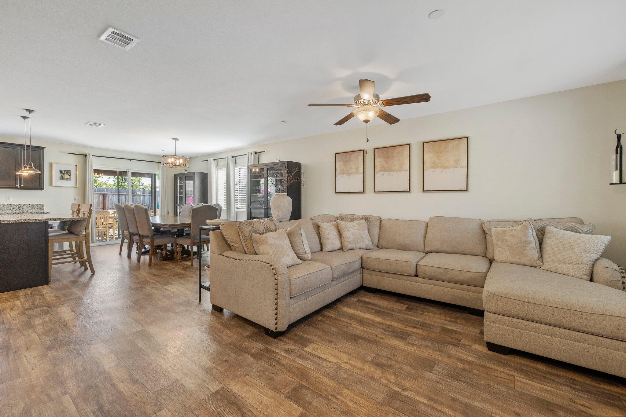 810 W Perez Avenue