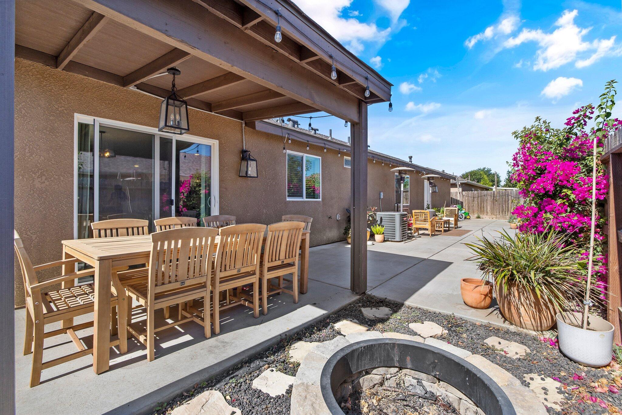810 W Perez Avenue