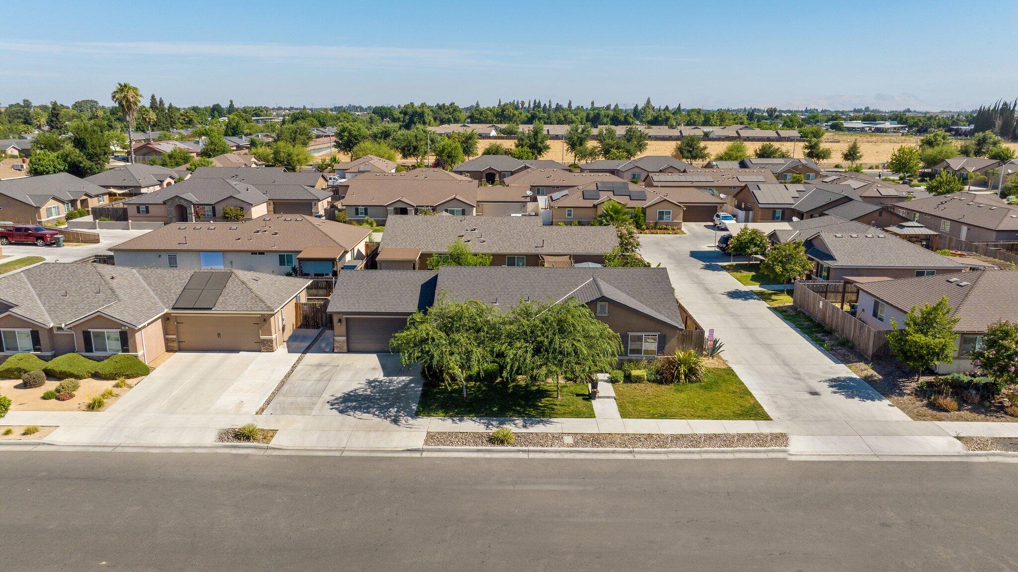 810 W Perez Avenue
