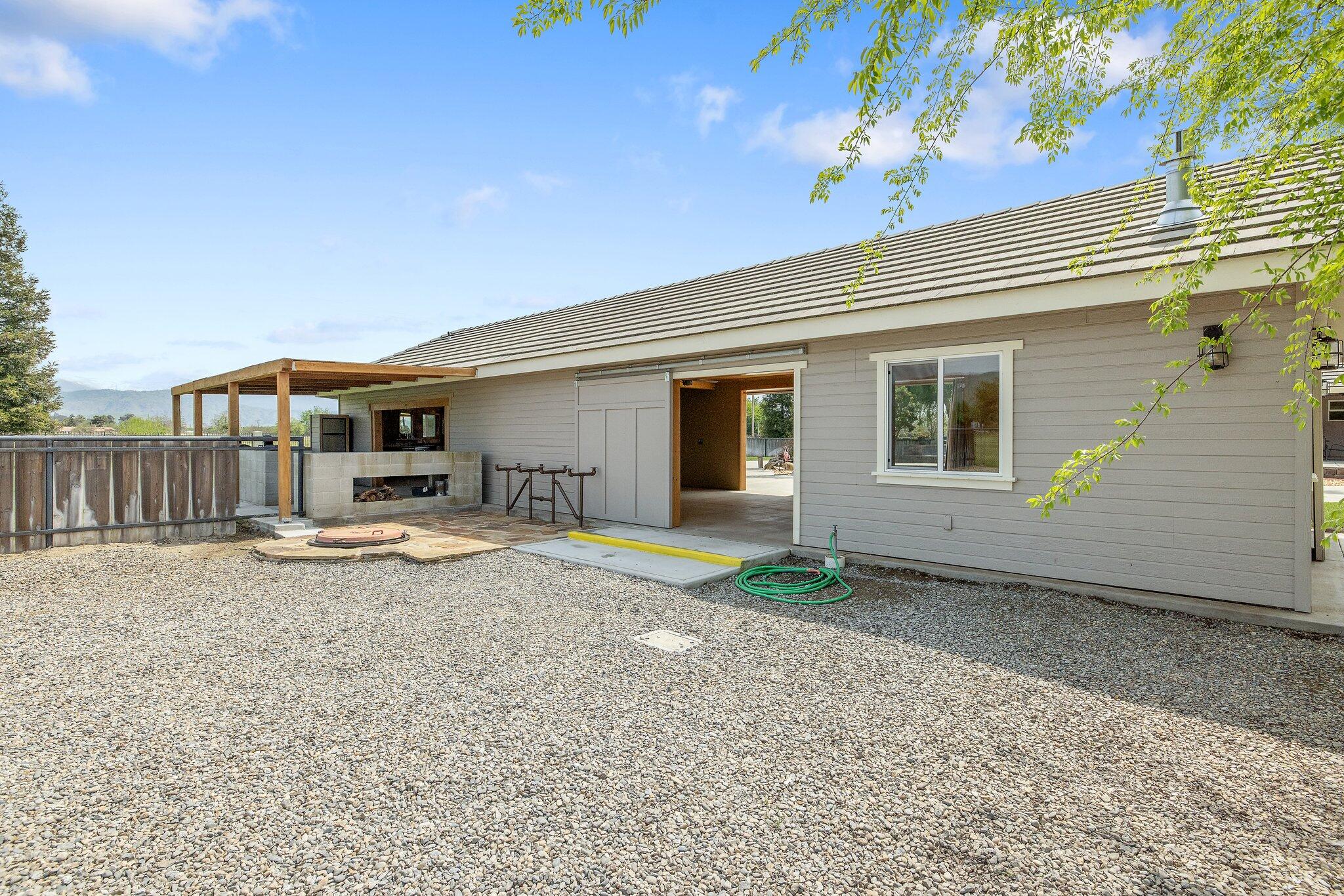 21488 Ave 332