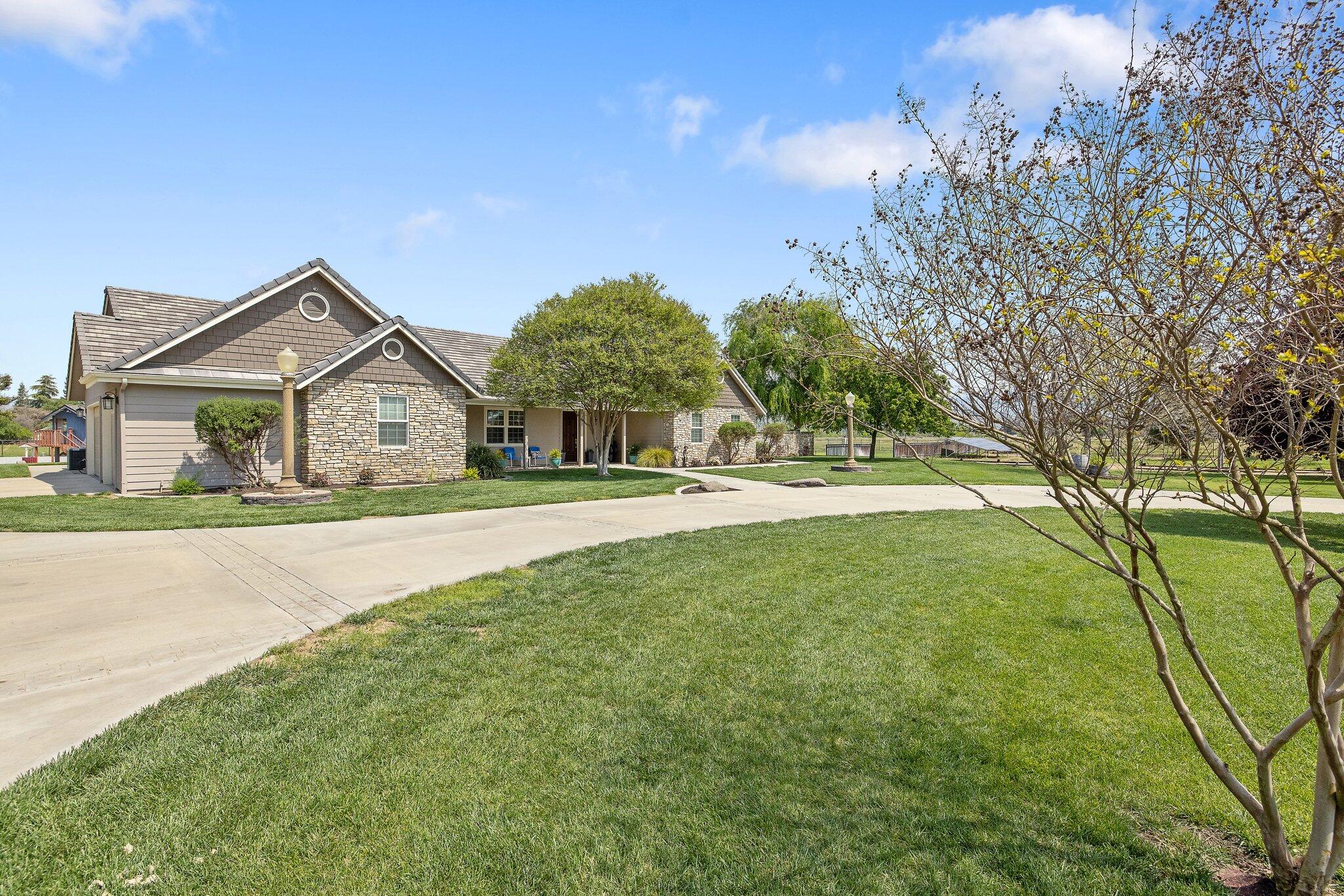 21488 Ave 332