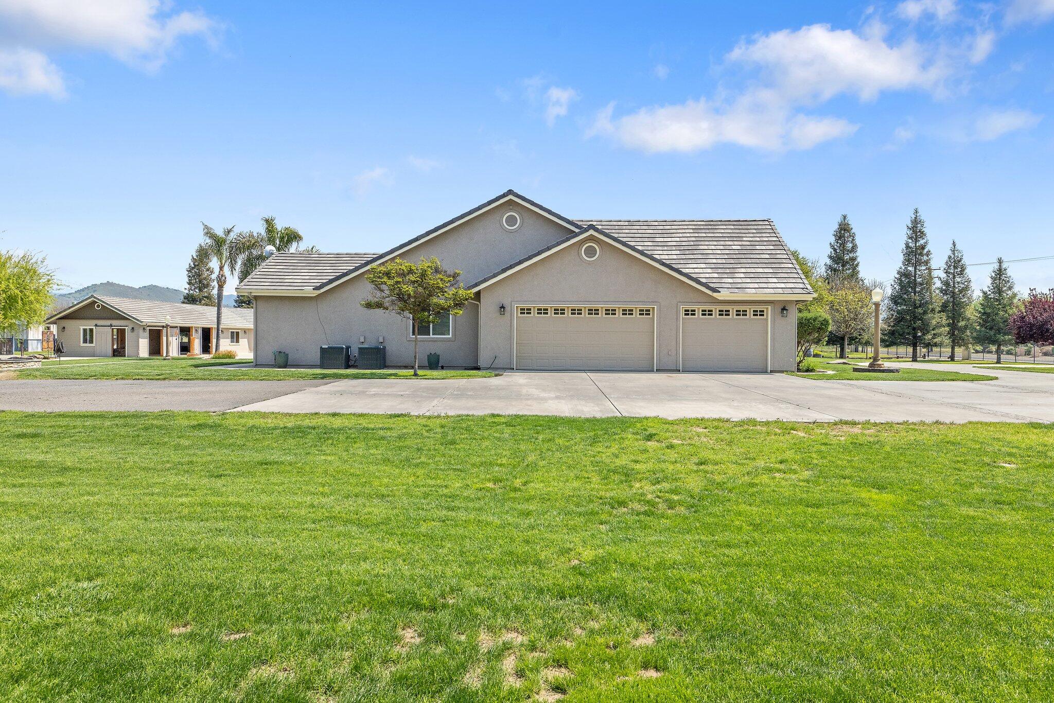 21488 Ave 332