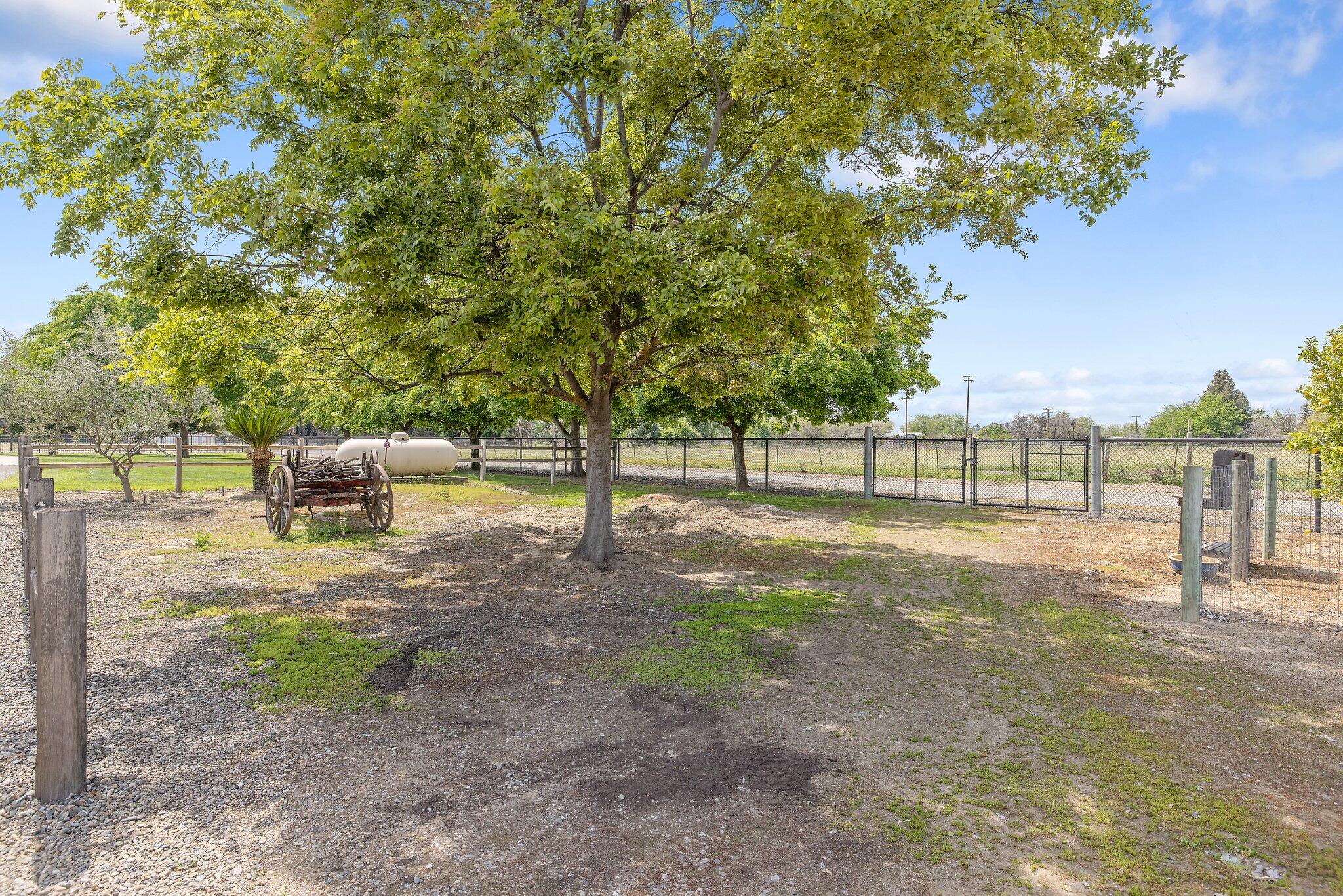 21488 Ave 332