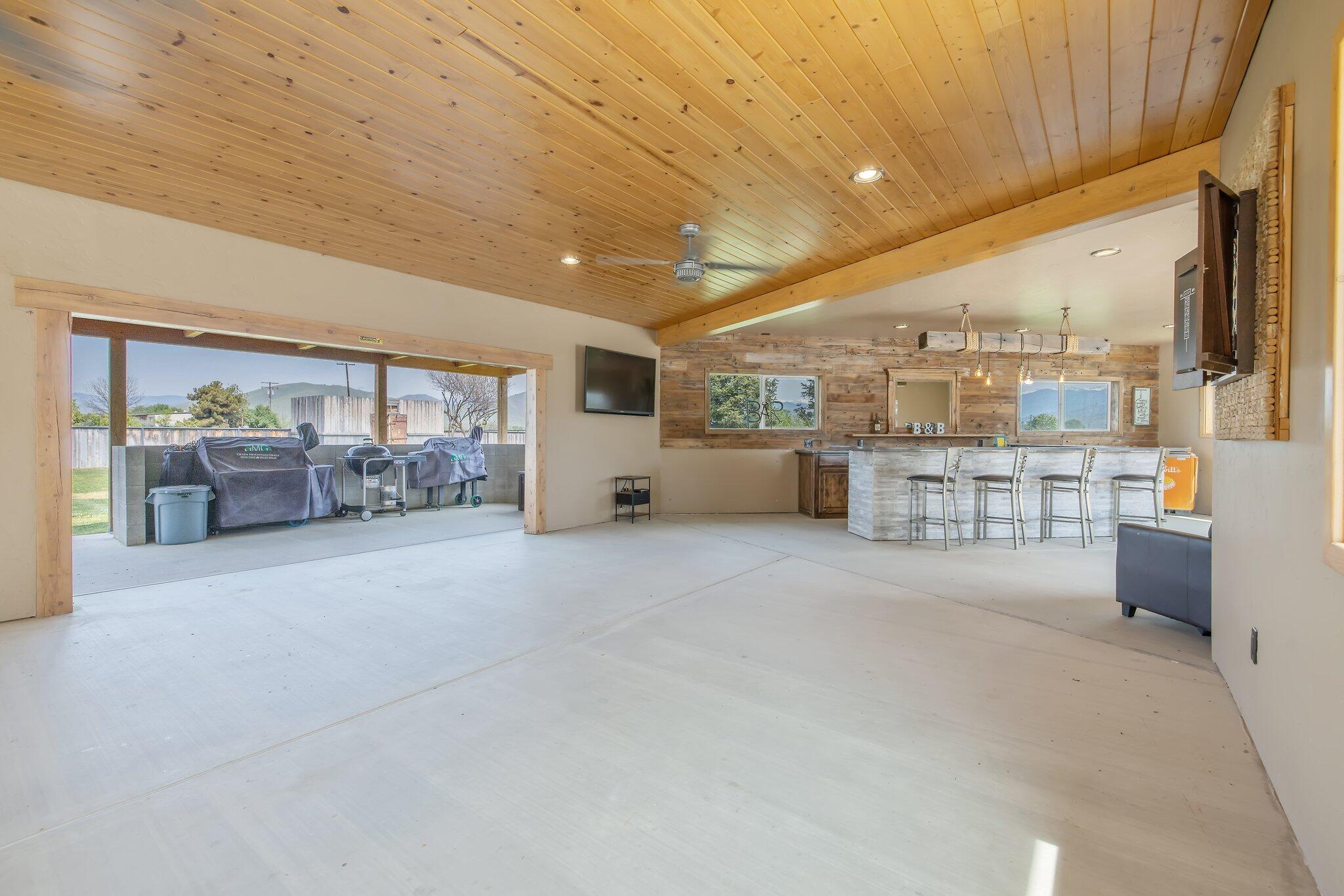 21488 Ave 332