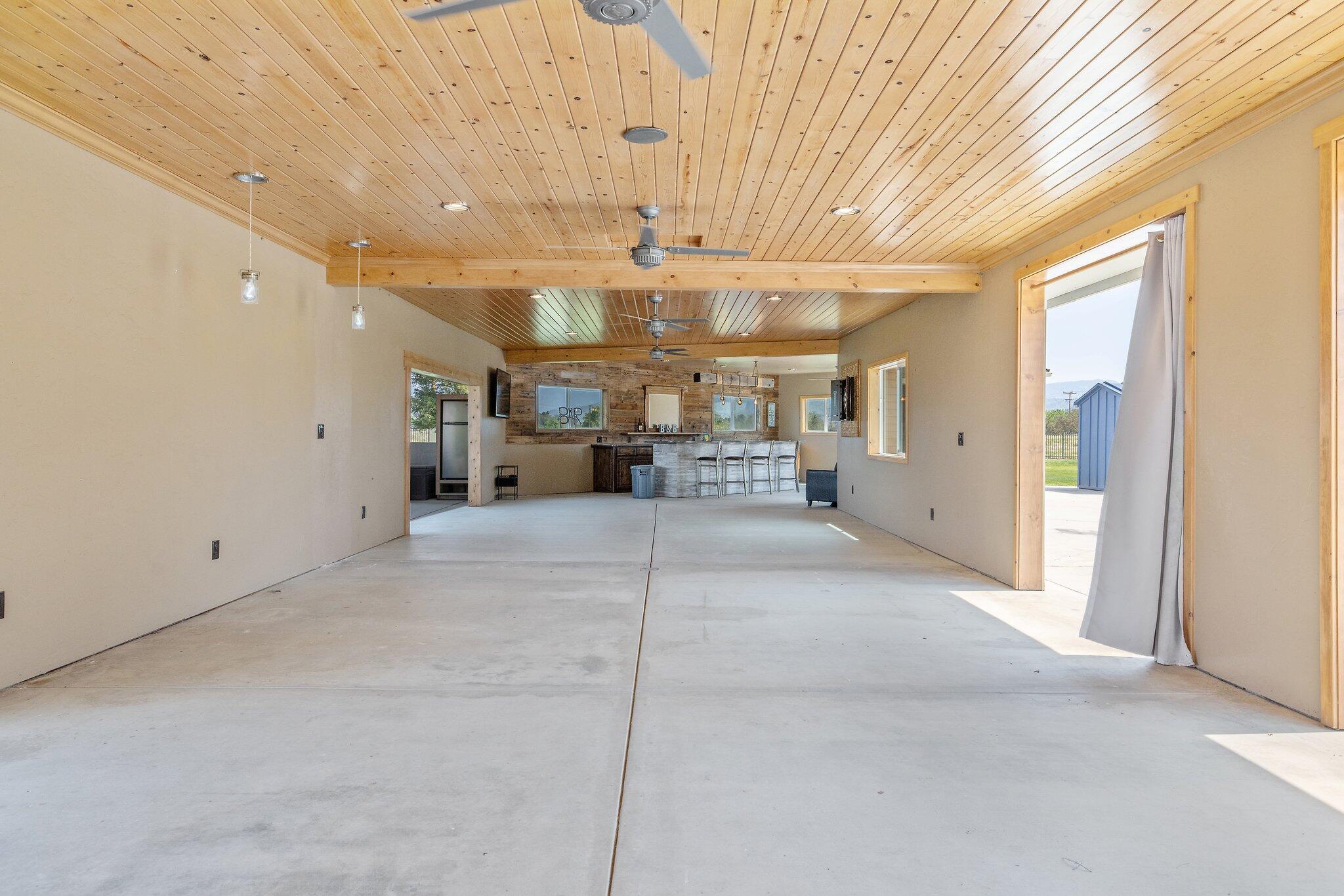 21488 Ave 332