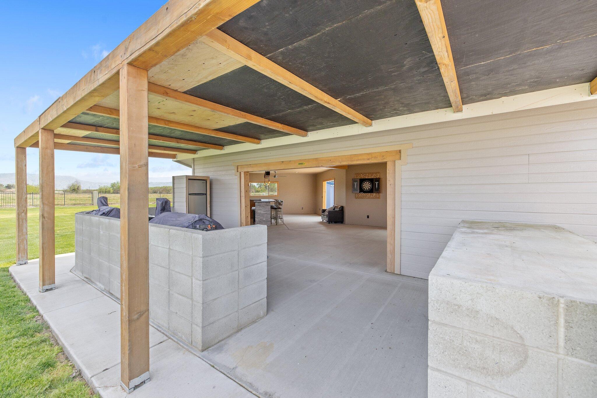 21488 Ave 332
