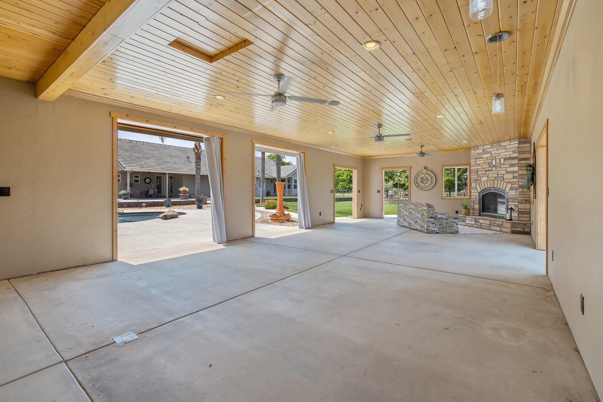21488 Ave 332