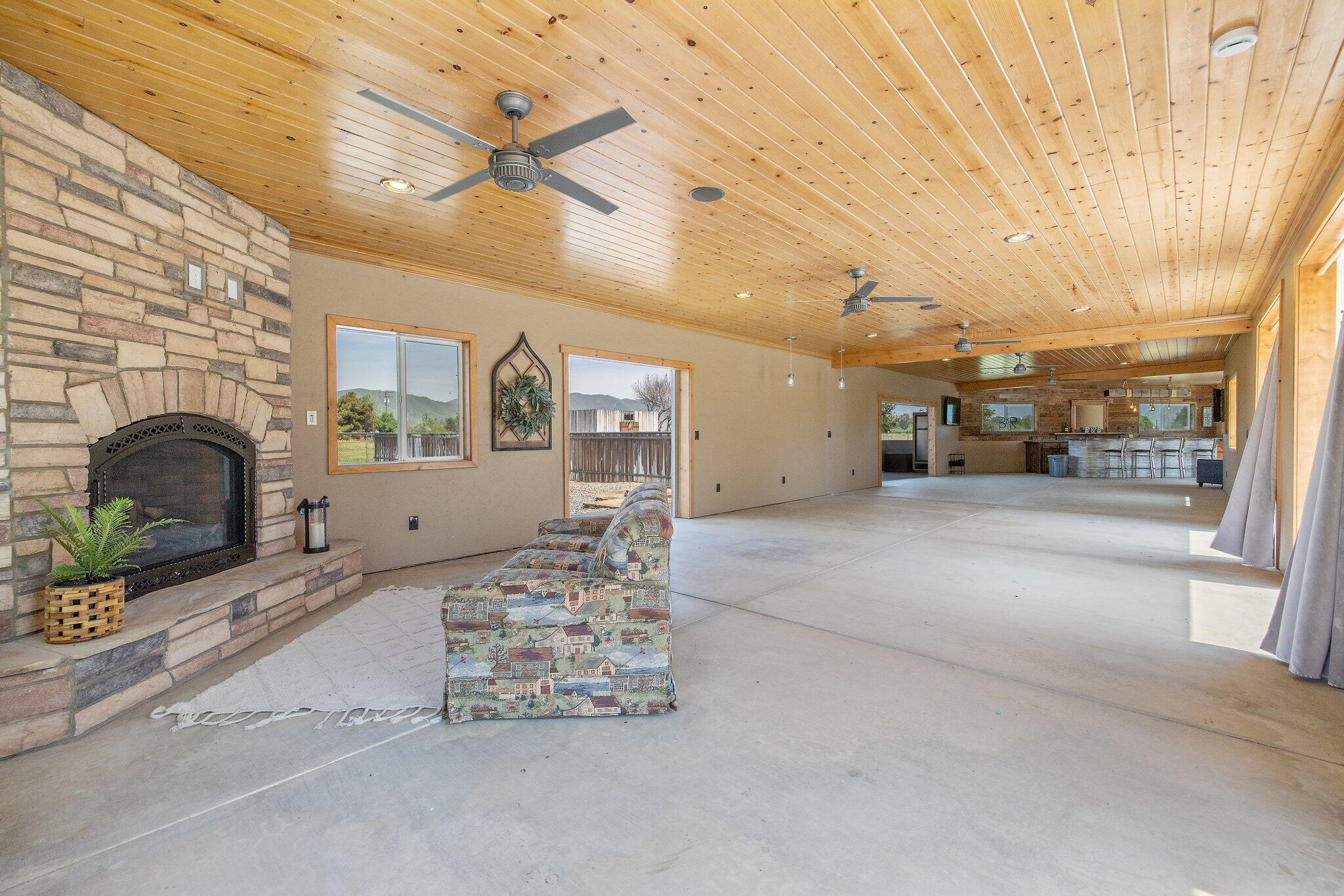 21488 Ave 332