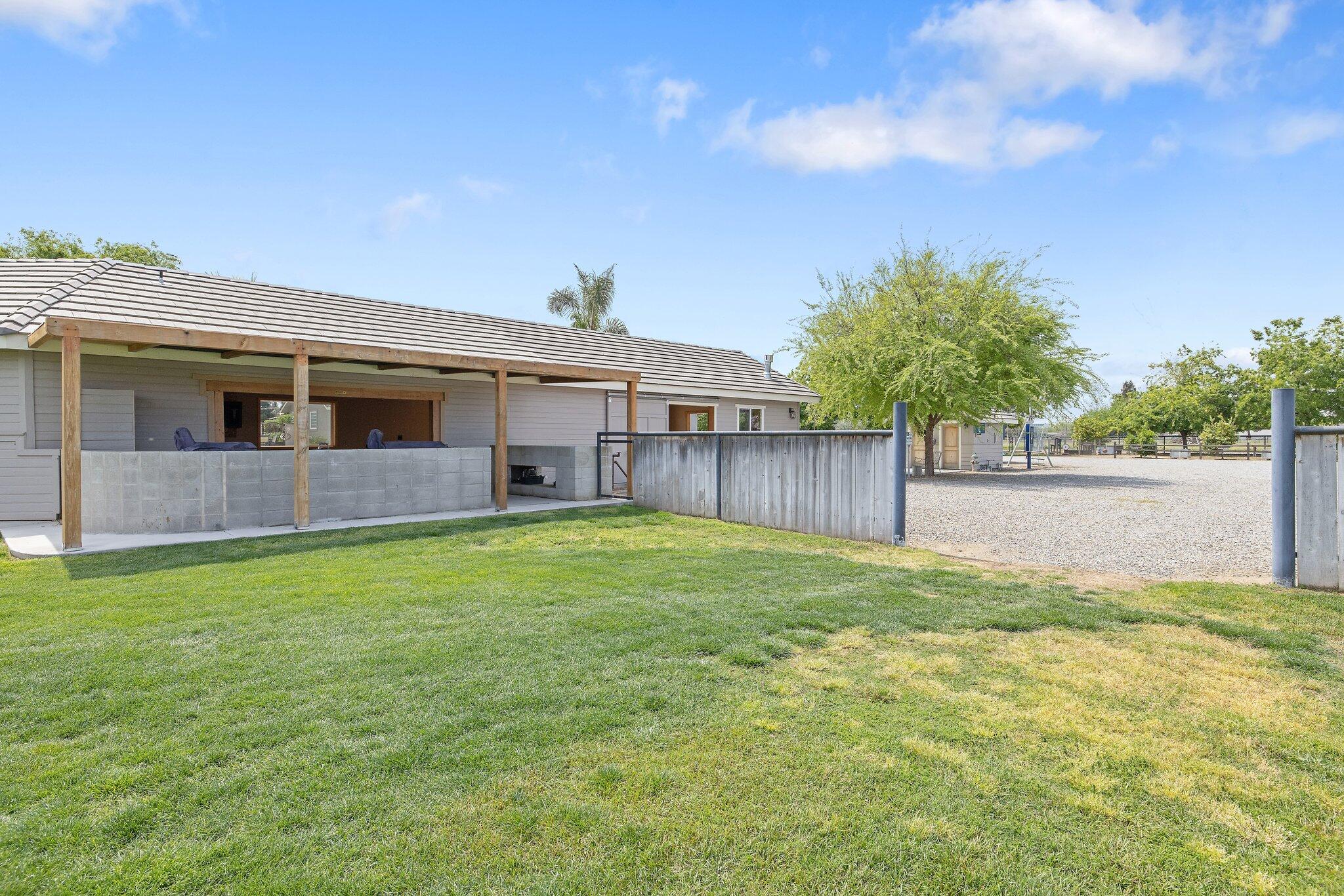 21488 Ave 332