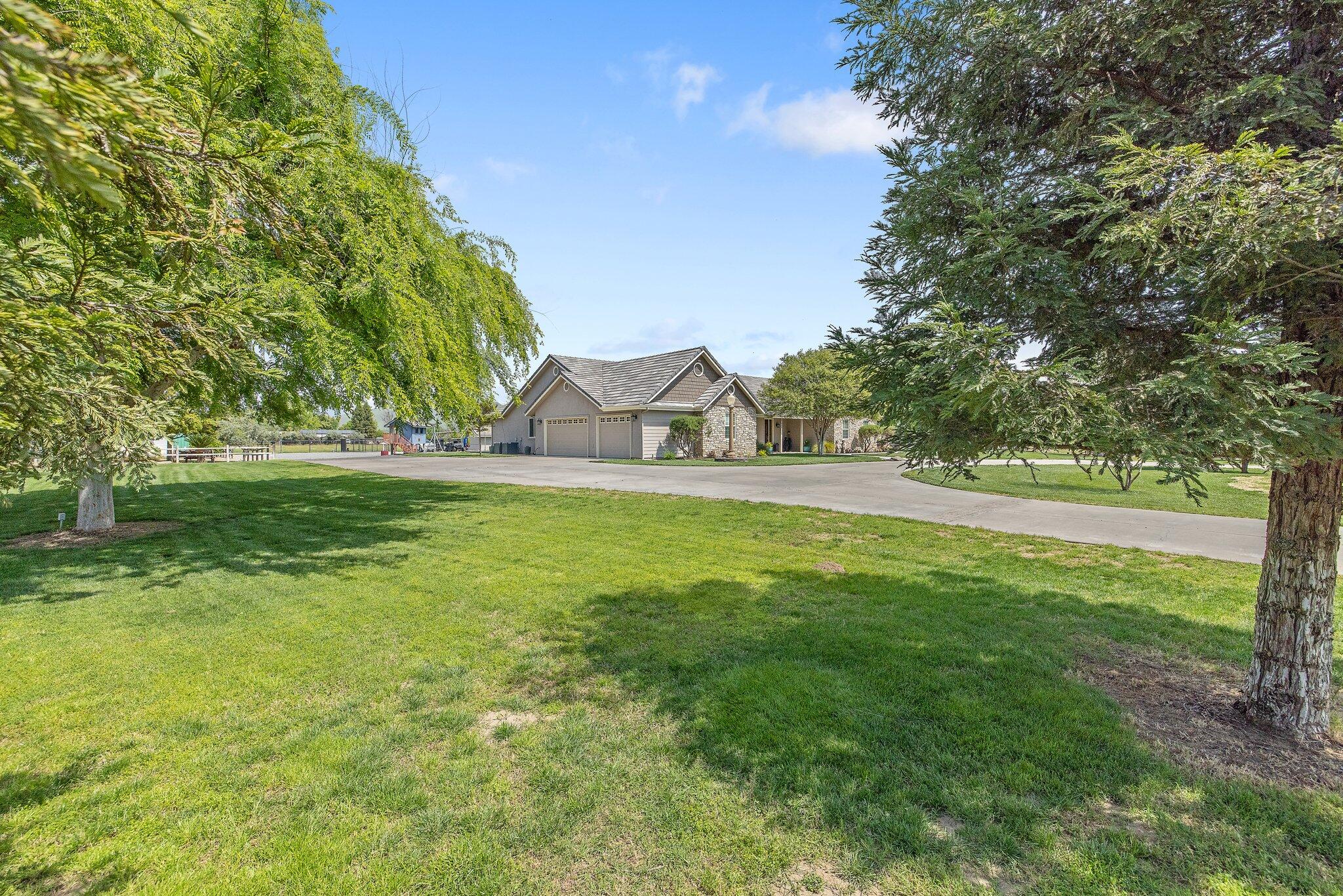 21488 Ave 332