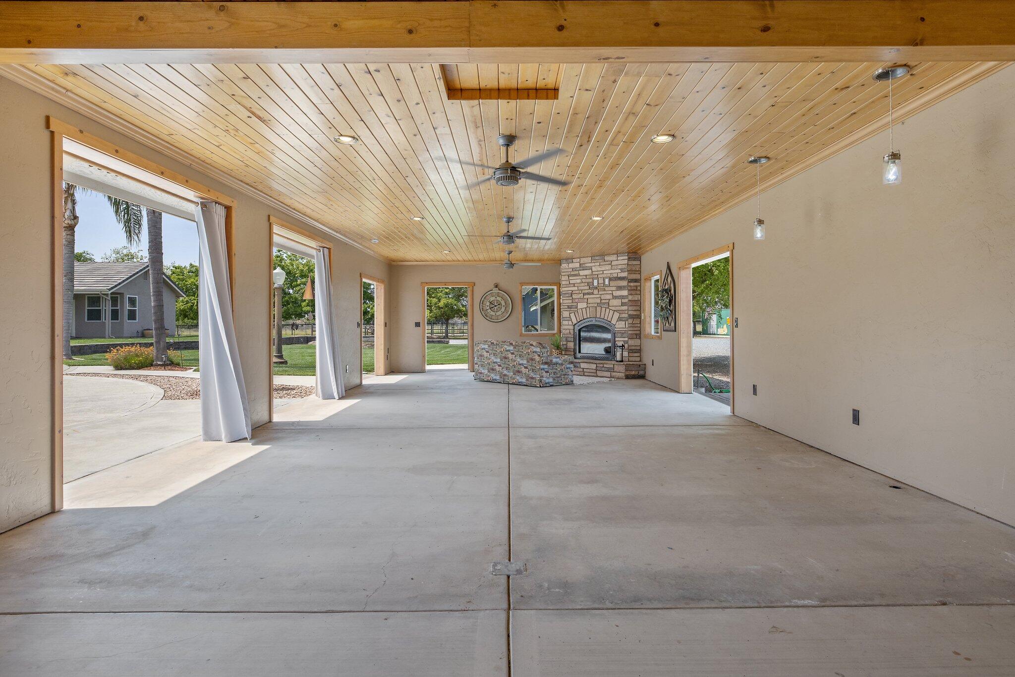 21488 Ave 332