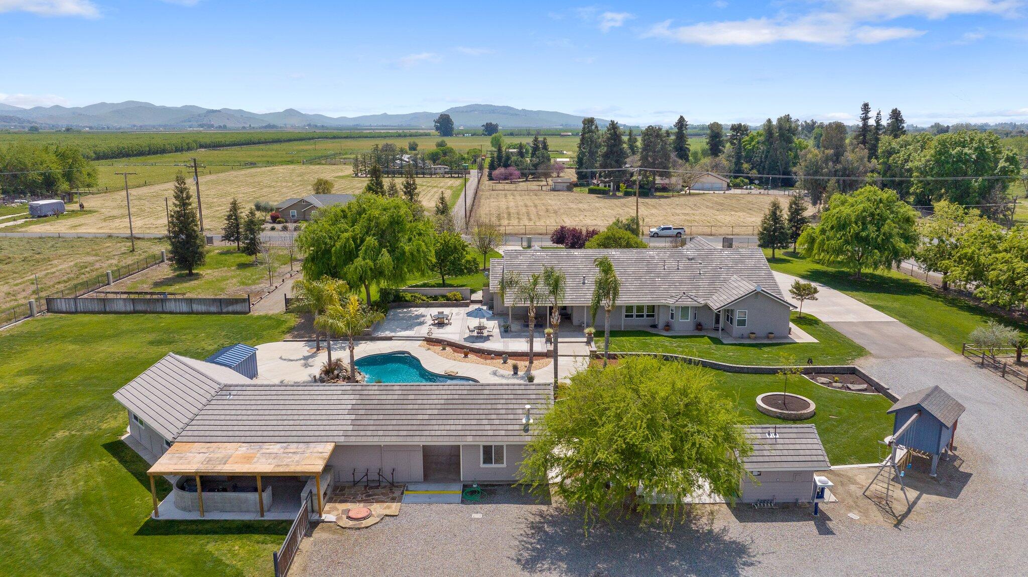 21488 Ave 332