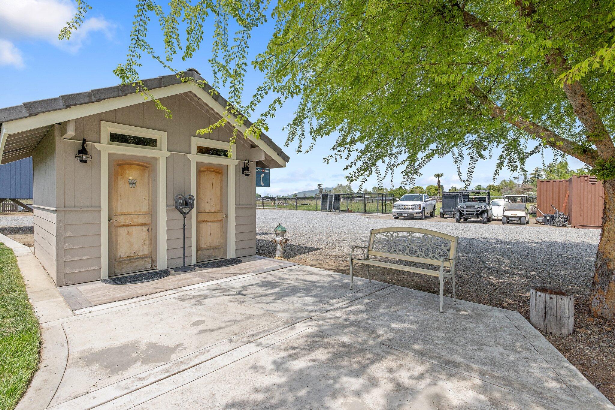 21488 Ave 332