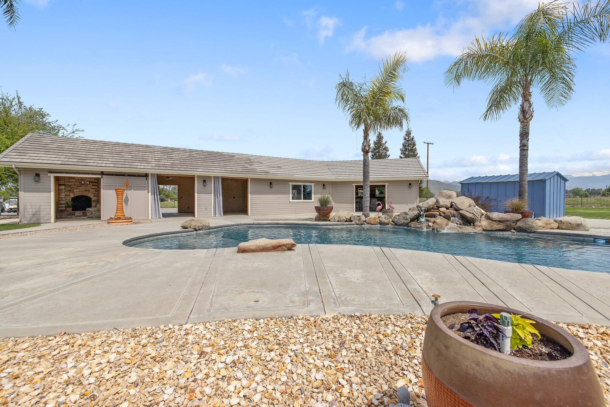 21488 Ave 332