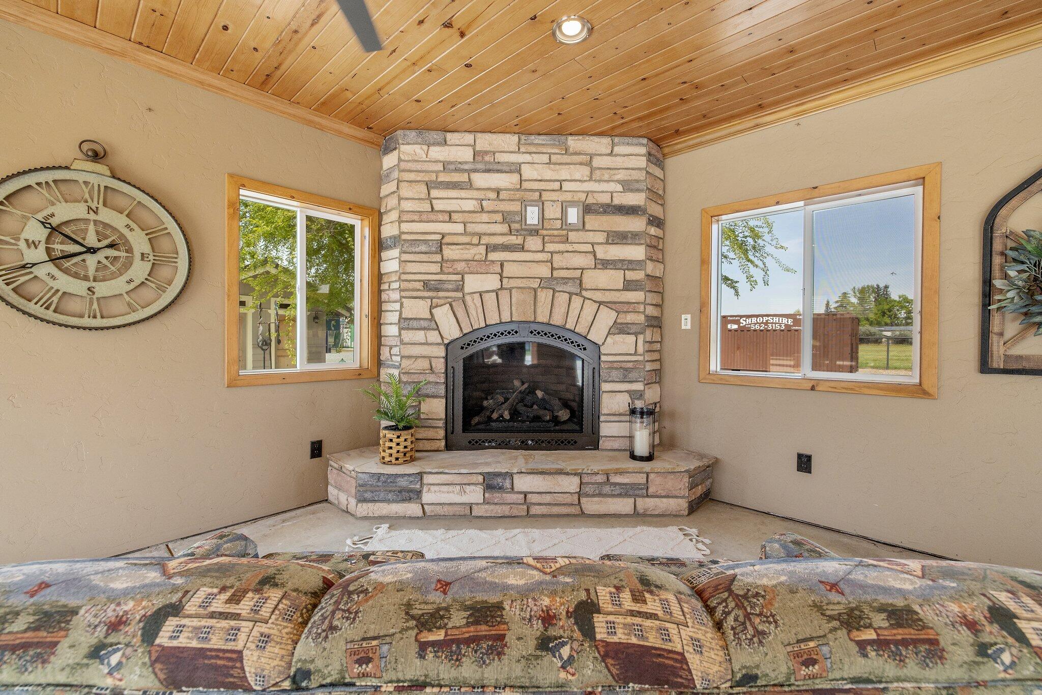 21488 Ave 332