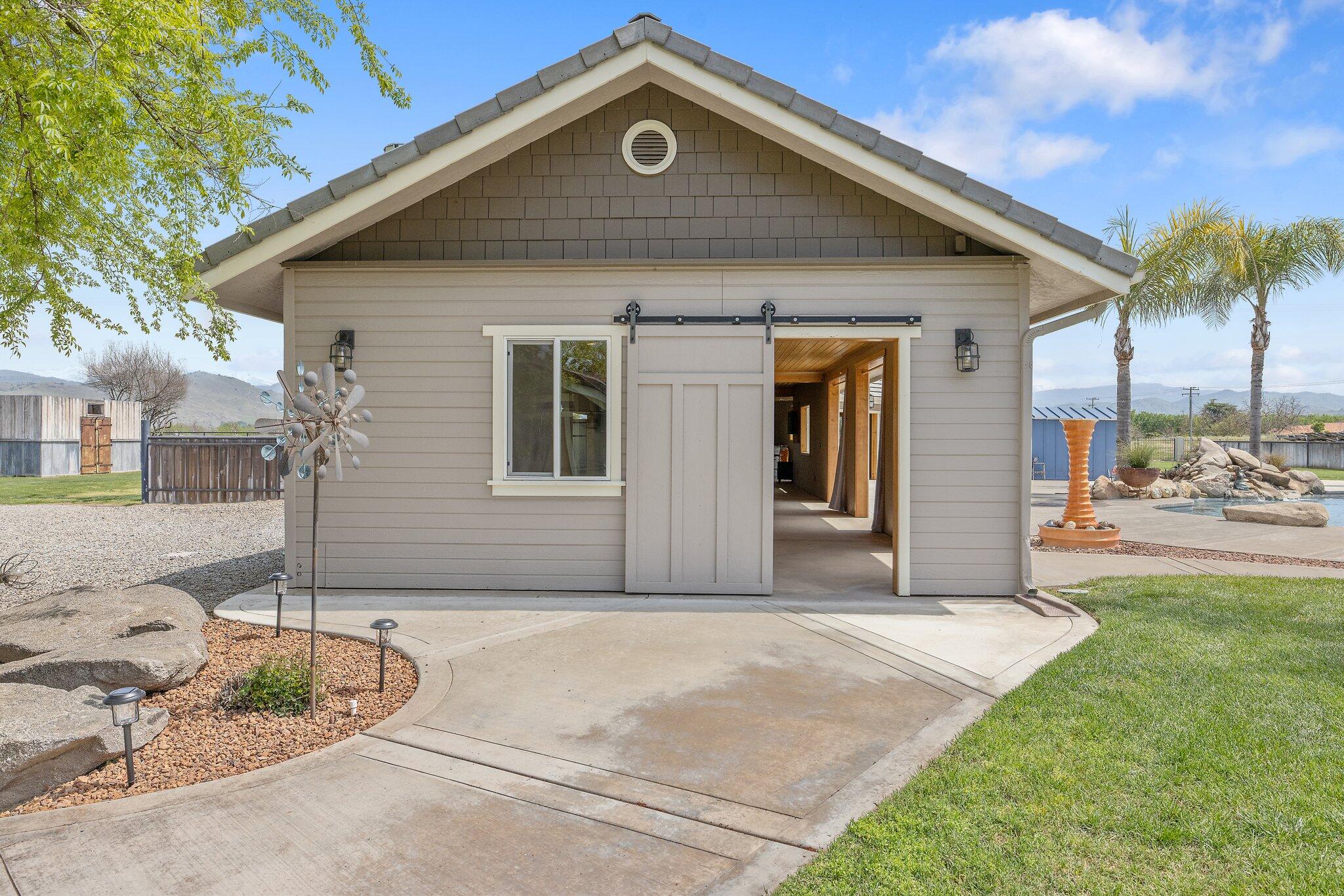 21488 Ave 332