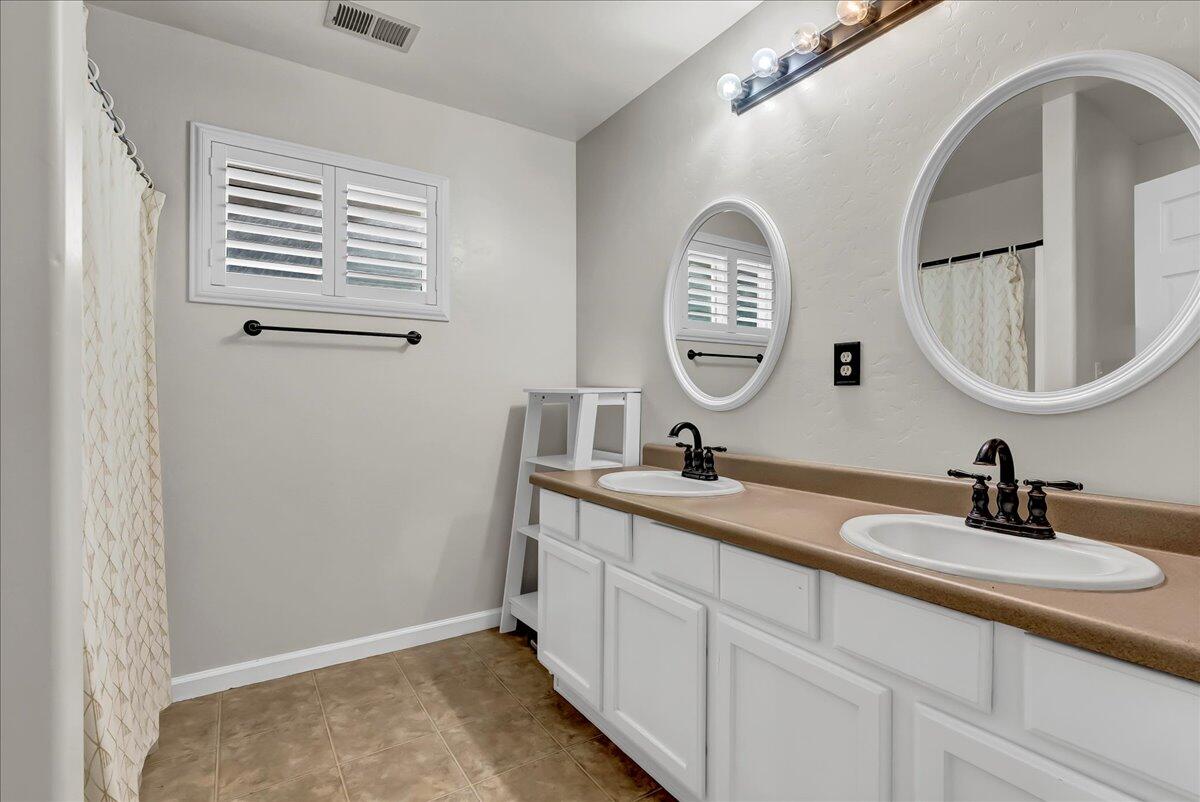 3038 N Linda Vista Court