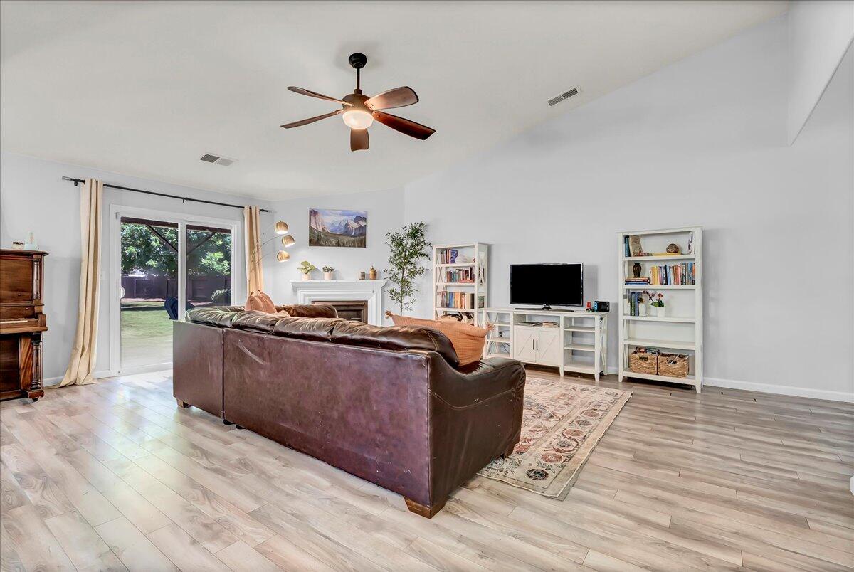 3038 N Linda Vista Court